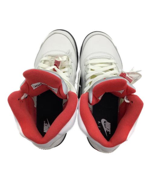 NIKE（ナイキ）NIKE (ナイキ) AIR JORDAN 5 RETRO(GS) ホワイト×レッド サイズ:cm23.5 未使用品の古着・服飾アイテム