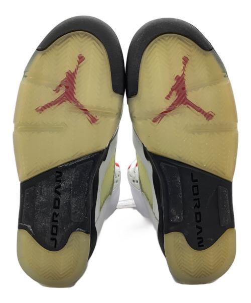 NIKE（ナイキ）NIKE (ナイキ) AIR JORDAN 5 RETRO(GS) ホワイト×レッド サイズ:cm23.5 未使用品の古着・服飾アイテム