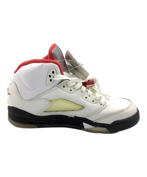 NIKE（ナイキ）NIKE (ナイキ) AIR JORDAN 5 RETRO(GS) ホワイト×レッド サイズ:cm23.5 未使用品の古着・服飾アイテム