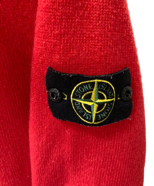 STONE ISLAND（ストーンアイランド）STONE ISLAND (ストーンアイランド) 7GG スタンドカラー ハーフジップ ニットセーター レッド サイズ:Mの古着・服飾アイテム