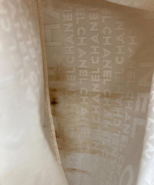 CHANEL（シャネル）CHANEL (シャネル) マシュマロハンドバッグ ホワイト×ブラックの古着・服飾アイテム