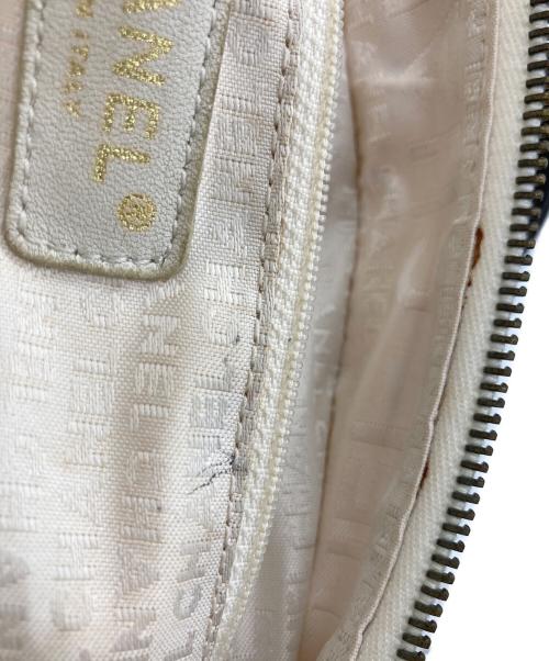 CHANEL（シャネル）CHANEL (シャネル) マシュマロハンドバッグ ホワイト×ブラックの古着・服飾アイテム