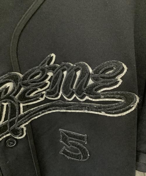 SUPREME（シュプリーム）SUPREME (シュプリーム) プルオーバーパーカー ブラック×グレー サイズ:Mの古着・服飾アイテム