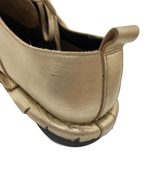 COMME des GARCONS（コムデギャルソン）COMME des GARCONS (コムデギャルソン) シューズ ゴールドカラー サイズ:26の古着・服飾アイテム
