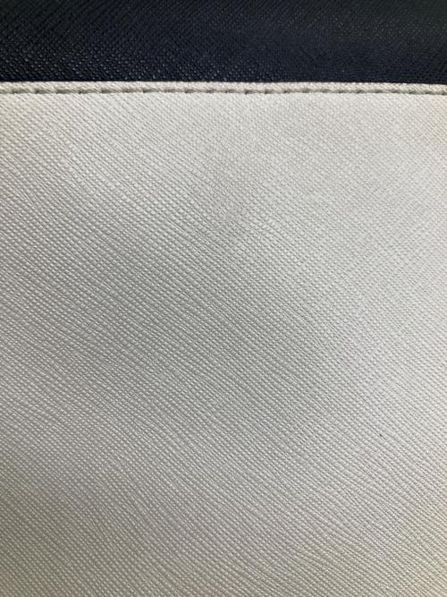 MICHAEL KORS（マイケル・コース）MICHAEL KORS (マイケル・コース) ショルダーバッグ ホワイト×ブラックの古着・服飾アイテム