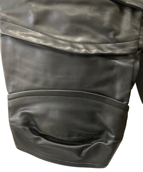 COMME des GARCONS HOMME PLUS（コムデギャルソンオムプリュス）COMME des GARCONS HOMME PLUS (コムデギャルソンオムプリュス) フェイクレザーハーフパンツ ブラック サイズ:XSの古着・服飾アイテム