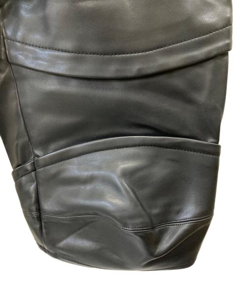 COMME des GARCONS HOMME PLUS（コムデギャルソンオムプリュス）COMME des GARCONS HOMME PLUS (コムデギャルソンオムプリュス) フェイクレザーハーフパンツ ブラック サイズ:XSの古着・服飾アイテム