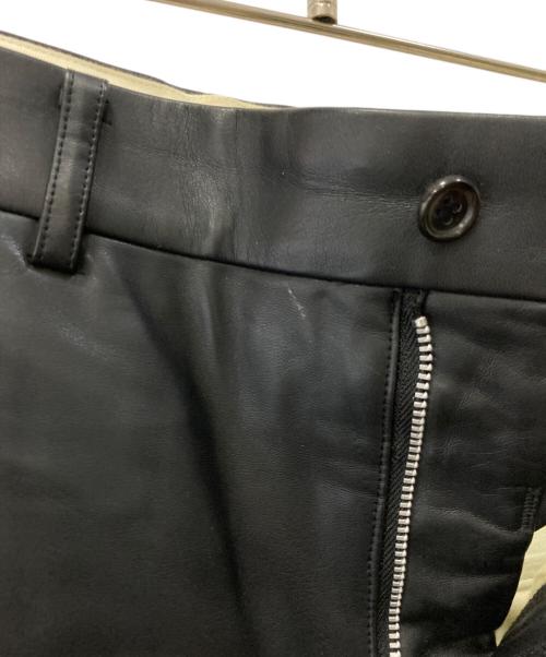 COMME des GARCONS HOMME PLUS（コムデギャルソンオムプリュス）COMME des GARCONS HOMME PLUS (コムデギャルソンオムプリュス) フェイクレザーハーフパンツ ブラック サイズ:XSの古着・服飾アイテム