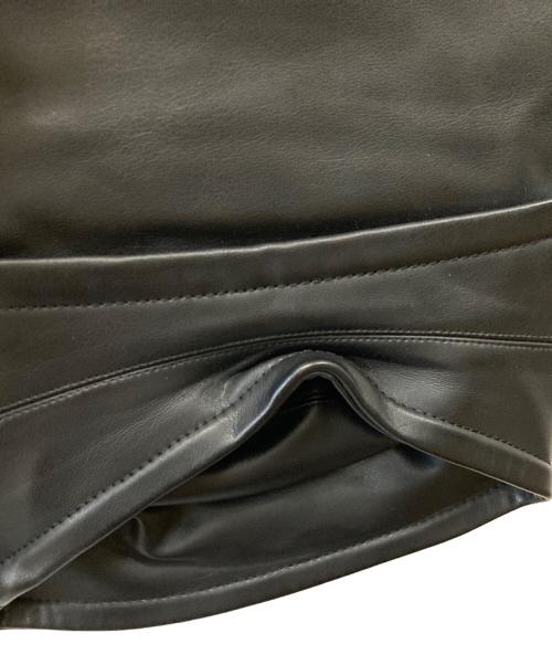 COMME des GARCONS HOMME PLUS（コムデギャルソンオムプリュス）COMME des GARCONS HOMME PLUS (コムデギャルソンオムプリュス) フェイクレザーハーフパンツ ブラック サイズ:XSの古着・服飾アイテム