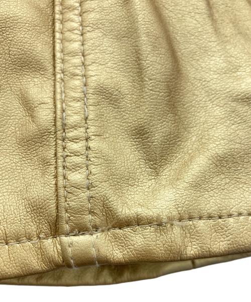 COMME des GARCONS HOMME PLUS（コムデギャルソンオムプリュス）COMME des GARCONS HOMME PLUS (コムデギャルソンオムプリュス) フェイクレザーパンツ ゴールド サイズ:XSの古着・服飾アイテム