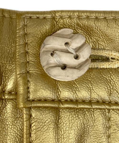 COMME des GARCONS HOMME PLUS（コムデギャルソンオムプリュス）COMME des GARCONS HOMME PLUS (コムデギャルソンオムプリュス) フェイクレザーパンツ ゴールド サイズ:XSの古着・服飾アイテム