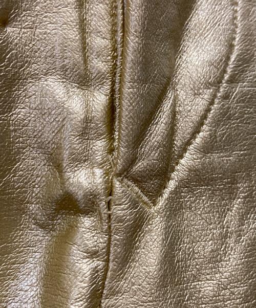 COMME des GARCONS（コムデギャルソン）COMME des GARCONS (コムデギャルソン) フェイクレザークロップドパンツ ゴールド サイズ:Sの古着・服飾アイテム