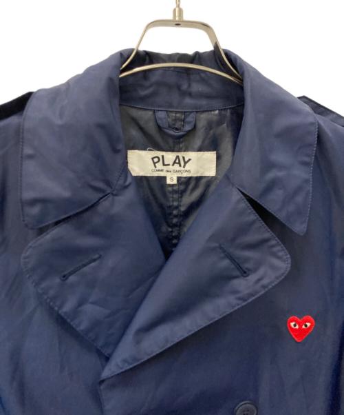 PLAY COMME des GARCONS（プレイコムデギャルソン）PLAY COMME des GARCONS (プレイコムデギャルソン) トレンチコート ネイビー サイズ:Sの古着・服飾アイテム