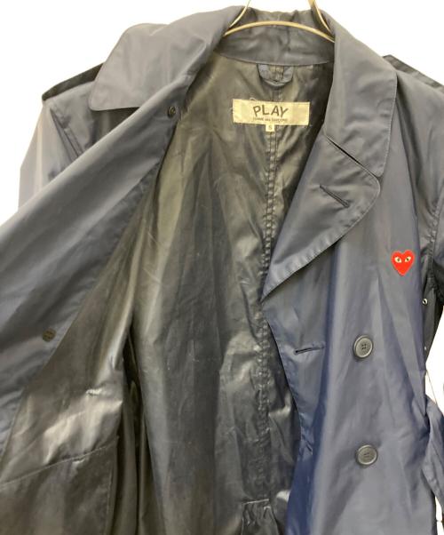 PLAY COMME des GARCONS（プレイコムデギャルソン）PLAY COMME des GARCONS (プレイコムデギャルソン) トレンチコート ネイビー サイズ:Sの古着・服飾アイテム