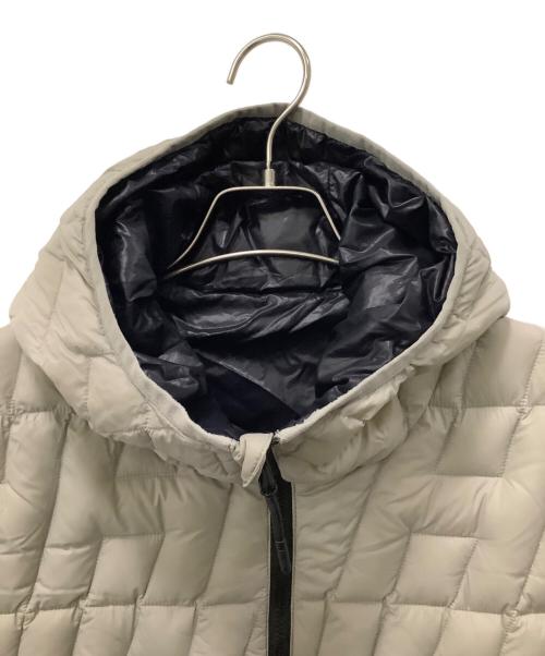 HUF（ハフ）HUF (ハフ) TAION (タイオン) ダウンジャケット ライトグレー サイズ:Sの古着・服飾アイテム