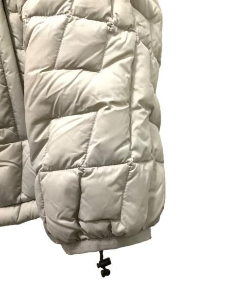 HUF（ハフ）HUF (ハフ) TAION (タイオン) ダウンジャケット ライトグレー サイズ:Sの古着・服飾アイテム