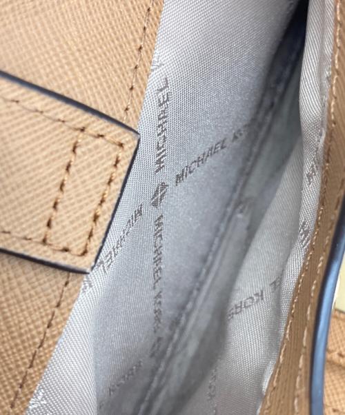 MICHAEL KORS（マイケル・コース）MICHAEL KORS (マイケル・コース) 2つ折り財布 ホワイトの古着・服飾アイテム