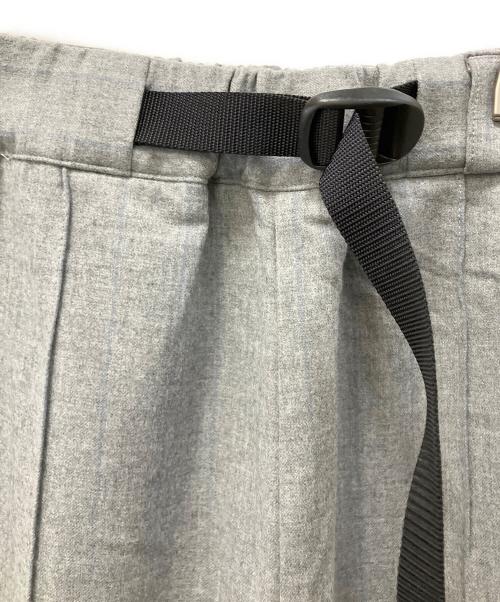 Ujoh（ウジョー）Ujoh (ウジョー) Tape Belt Tapered Pants グレー サイズ:1の古着・服飾アイテム