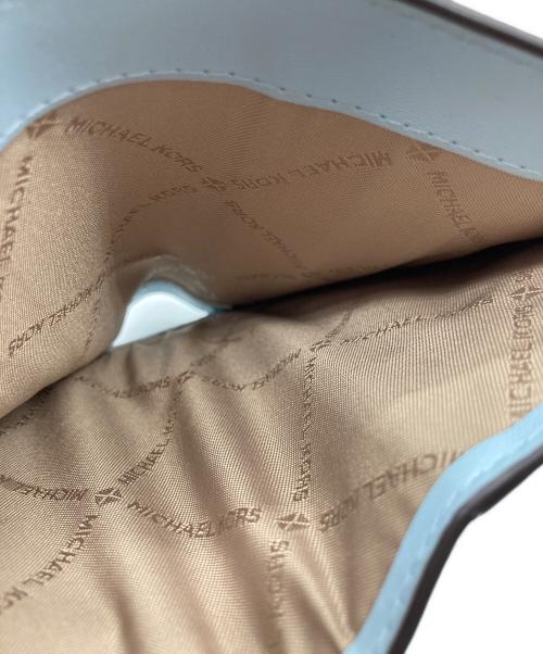 MICHAEL KORS（マイケル・コース）MICHAEL KORS (マイケル・コース) 2つ折り財布 ホワイト×ブルーの古着・服飾アイテム