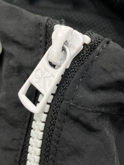 Calvin Klein Jeans（カルバンクラインジーンズ）Calvin Klein Jeans (カルバンクラインジーンズ) ナイロンジャケット ブラック サイズ:Sの古着・服飾アイテム