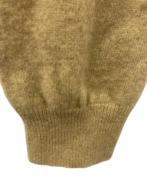 PLAY COMME des GARCONS（プレイコムデギャルソン）PLAY COMME des GARCONS (プレイコムデギャルソン) ワッペンVネックセーター ベージュ サイズ:Sの古着・服飾アイテム