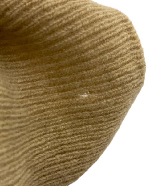 PLAY COMME des GARCONS（プレイコムデギャルソン）PLAY COMME des GARCONS (プレイコムデギャルソン) ワッペンVネックセーター ベージュ サイズ:Sの古着・服飾アイテム