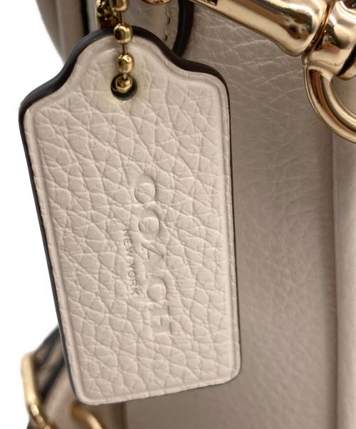 COACH（コーチ）COACH (コーチ) ショルダーバッグ ベージュ×ホワイトの古着・服飾アイテム