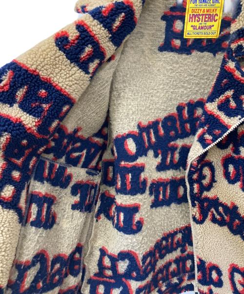 Hysteric Glamour（ヒステリックグラマー）Hysteric Glamour (ヒステリックグラマー) HG TYPE LOGO柄 オーバーサイズジャケット ベージュ×ネイビー サイズ:FREEの古着・服飾アイテム