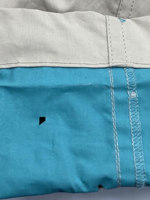 cubecube（-）cubecube (-) ナイロンブルゾン ベージュ×ブルー サイズ:38 未使用品の古着・服飾アイテム
