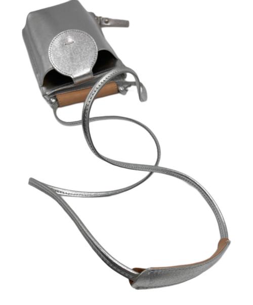 ESTINE（エスティーヌ）ESTINE (エスティーヌ) スマホショルダー シルバー 未使用品の古着・服飾アイテム