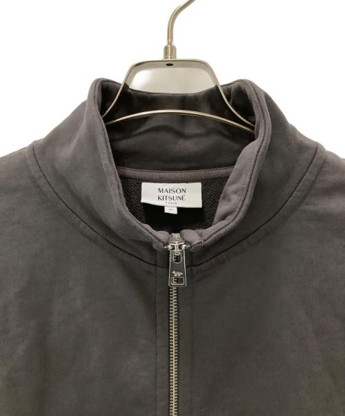 maison kitsune（メゾンキツネ）maison kitsune (メゾンキツネ) フォックスヘッド ジップ レギュラー スウェットシャツ グレー サイズ:XLの古着・服飾アイテム