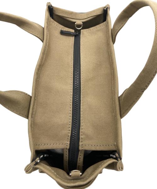 MARC JACOBS（マークジェイコブズ）MARC JACOBS (マークジェイコブズ) THE TOTE BAG ベージュの古着・服飾アイテム