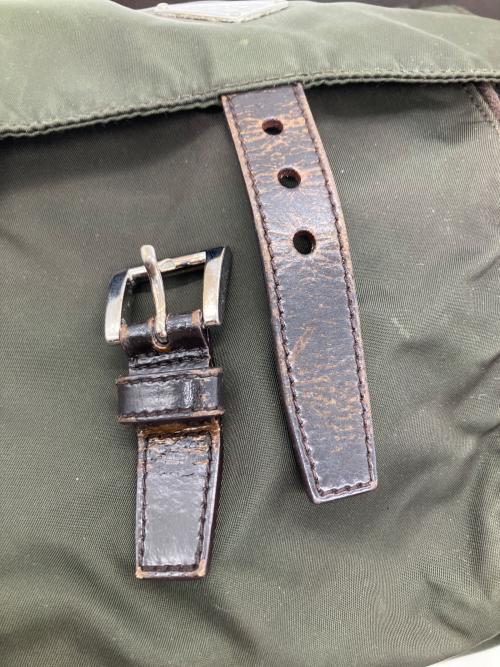 PRADA（プラダ）PRADA (プラダ) ナイロンショルダーバッグ オリーブの古着・服飾アイテム