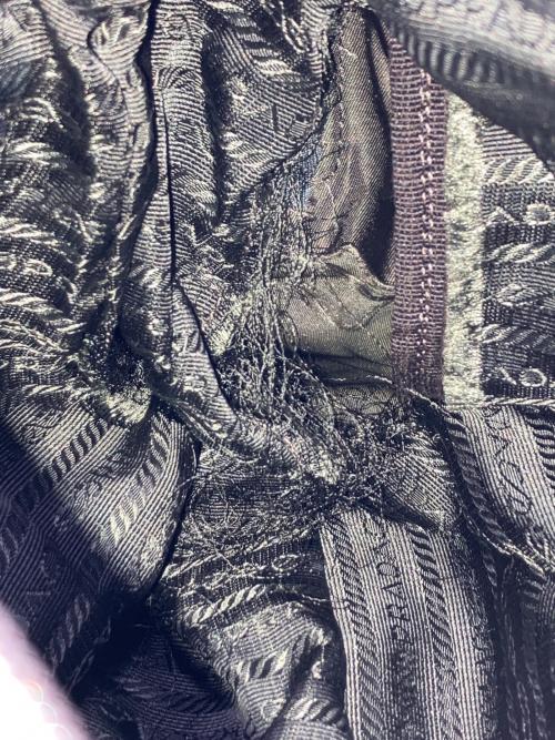 PRADA（プラダ）PRADA (プラダ) ナイロンショルダーバッグ オリーブの古着・服飾アイテム