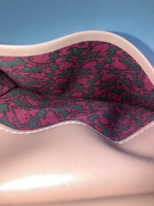 Vivienne Westwood（ヴィヴィアンウエストウッド）Vivienne Westwood (ヴィヴィアンウエストウッド) 2つ折り財布 ピンクの古着・服飾アイテム