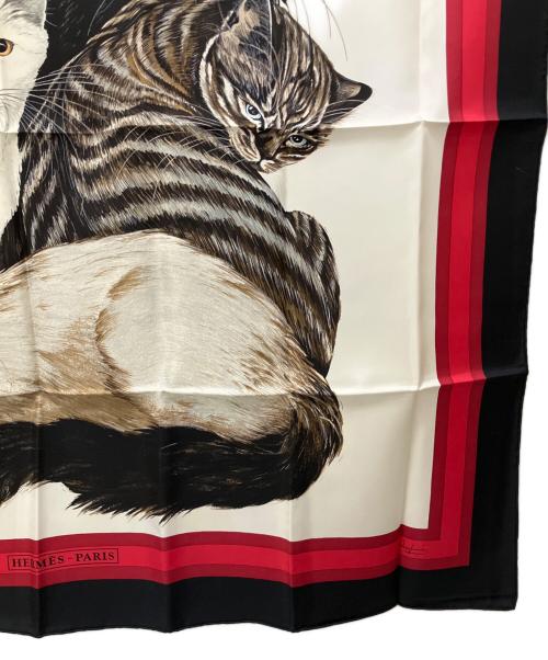 HERMES（エルメス）HERMES (エルメス) シルクスカーフ　レ・シャ Les Chats レッド×ブラックの古着・服飾アイテム