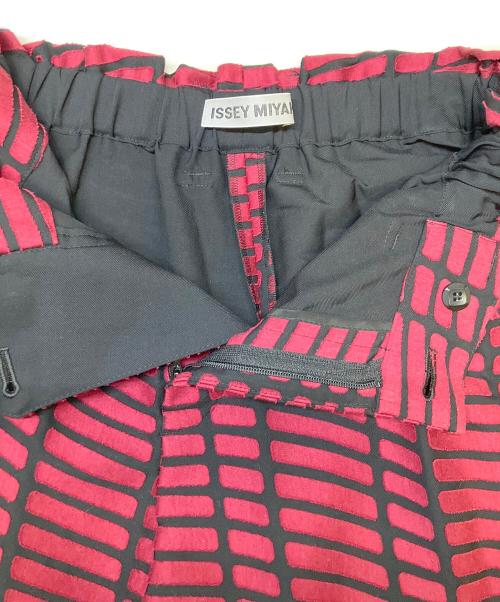ISSEY MIYAKE（イッセイミヤケ）ISSEY MIYAKE (イッセイミヤケ) ワイドパンツ ボルドー サイズ:2の古着・服飾アイテム