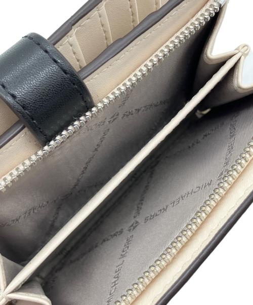 MICHAEL KORS（マイケルコース）MICHAEL KORS (マイケルコース) 2つ折り財布 グレーの古着・服飾アイテム