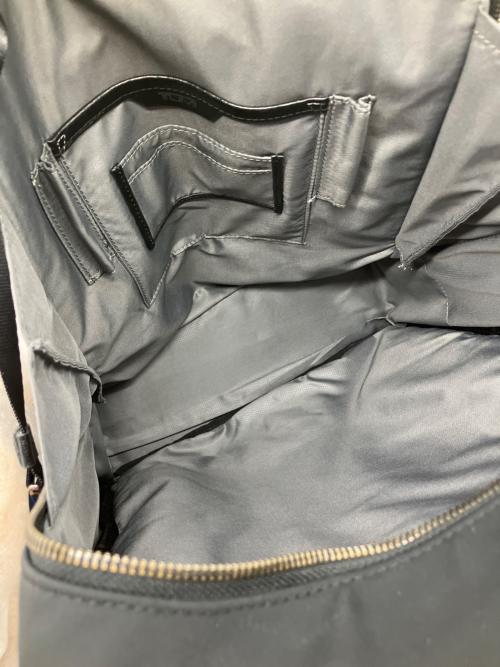 TUMI（トゥミ）TUMI (トゥミ) バックパック カーキ×ブラックの古着・服飾アイテム