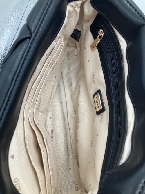 GUESS（ゲス）GUESS (ゲス) ワンショルダーバッグ ブラックの古着・服飾アイテム