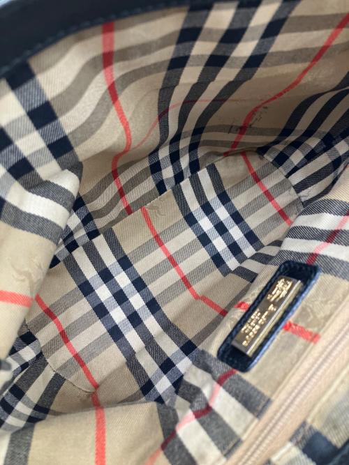 Burberry's（バーバリーズ）Burberry's (バーバリーズ) ショルダーバッグ ブラックの古着・服飾アイテム