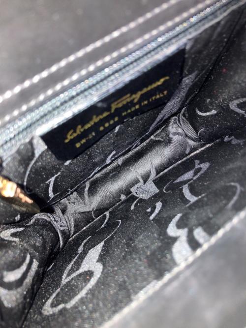 Salvatore Ferragamo（サルヴァトーレ フェラガモ）Salvatore Ferragamo (サルヴァトーレ フェラガモ) ワンショルダーバッグ ブラックの古着・服飾アイテム