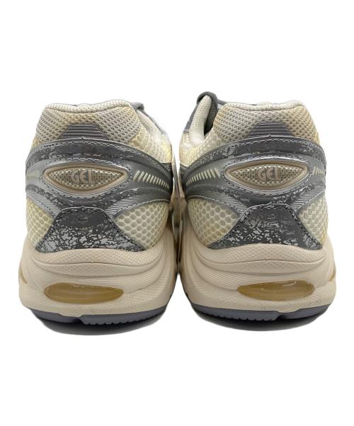 asics（アシックス）asics (アシックス) ローカットスニーカー ホワイト×グレー サイズ:26.5cm 未使用品の古着・服飾アイテム