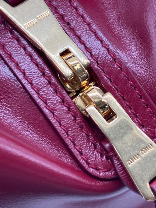 MIU MIU（ミュウミュウ）MIU MIU (ミュウミュウ) ハンドバッグ レッドの古着・服飾アイテム