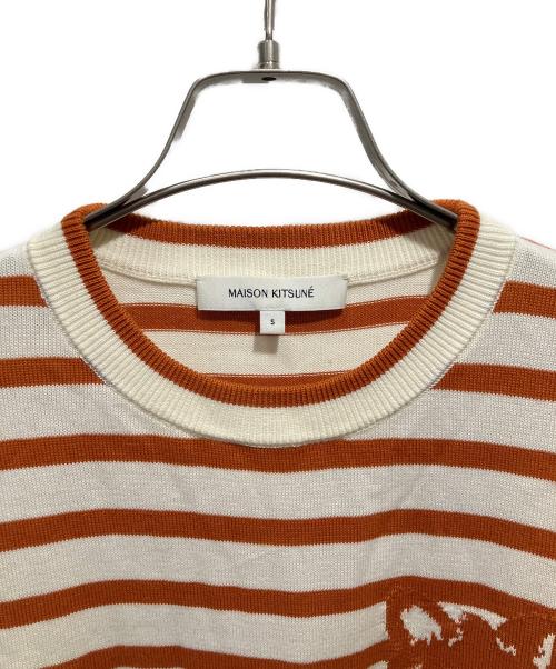 maison kitsune（メゾンキツネ）maison kitsune (メゾンキツネ) FOX HEAD INTARSIA COMFORT STRIPED JUMPER ブラウン×アイボリー サイズ:Sの古着・服飾アイテム