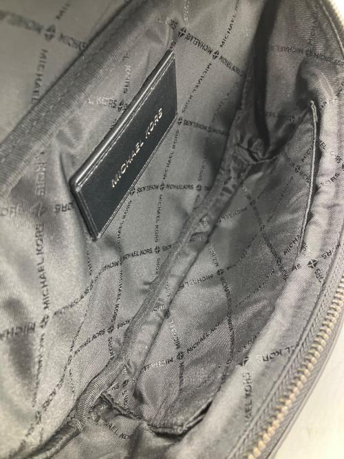 MICHAEL KORS（マイケルコース）MICHAEL KORS (マイケルコース) ボディバッグ ブラックの古着・服飾アイテム