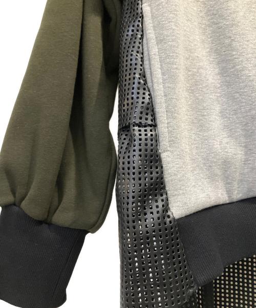 Risley（リズレー）Risley (リズレー) バックパンチング フリルフーディー グレー×カーキ サイズ:FREE 未使用品の古着・服飾アイテム