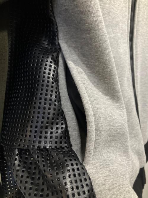 Risley（リズレー）Risley (リズレー) バックパンチング フリルフーディー グレー×カーキ サイズ:FREE 未使用品の古着・服飾アイテム
