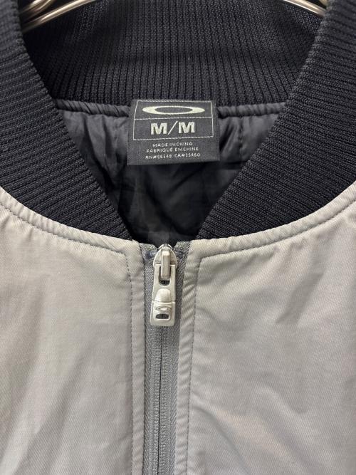 OAKLEY（オークリー）OAKLEY (オークリー) 中綿ナイロンジャケット ブラックぐれー サイズ:Mの古着・服飾アイテム
