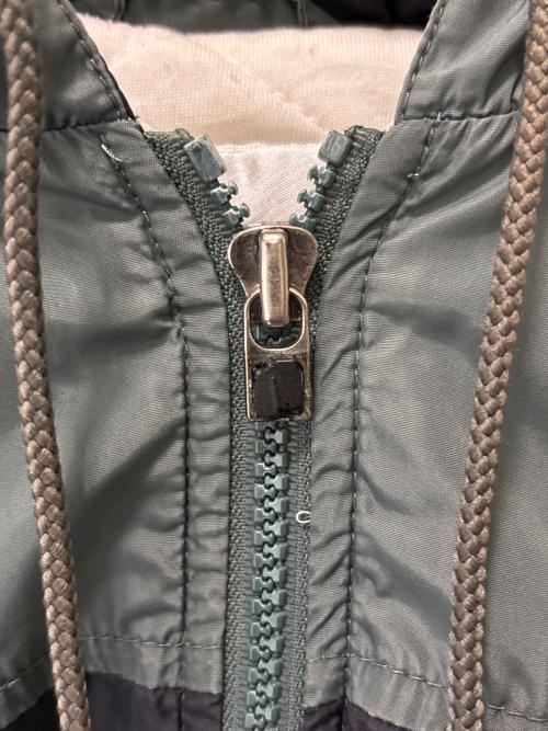 NIKE（ナイキ）NIKE (ナイキ) 中綿ナイロンジャケット グリーン×ブラック サイズ:Mの古着・服飾アイテム